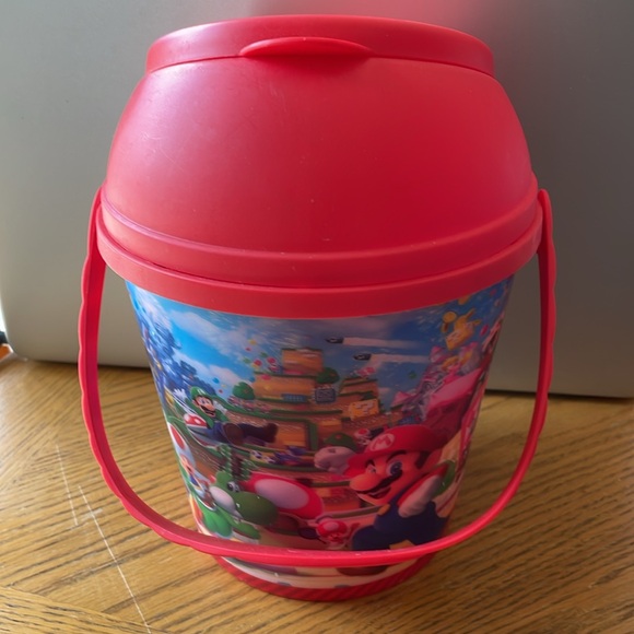 Universal Studios Hollywood Super Nintendo World Container - Picture 3 of 4